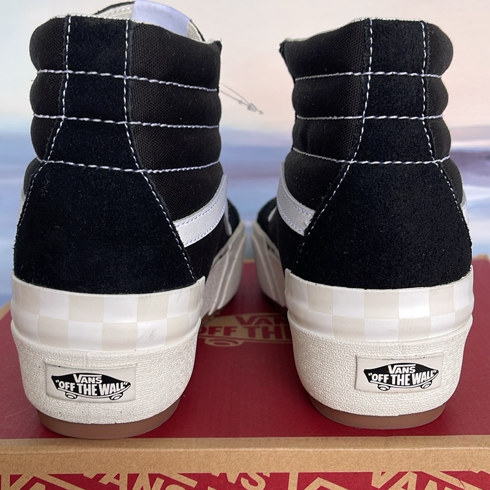 Vans Men’s Sk8-Hi Stacked (Suede/Canvas) Black/Blan
VN0A4BTW5ZN
Platforms - Picture 14 of 16